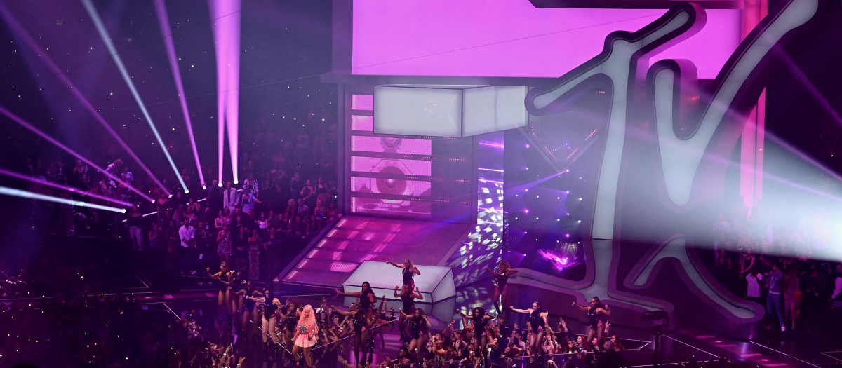 Nicki Minaj actúa en una entrega de premios de MTV