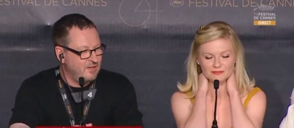 Lars von Trier y Kirsten Dunst durante la rueda de prensa tras la que el director fue expulsado de Cannes