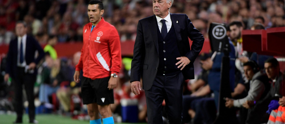 Carlo Ancelotti, durante el partido del Real Madrid en Sevilla el pasado sábado