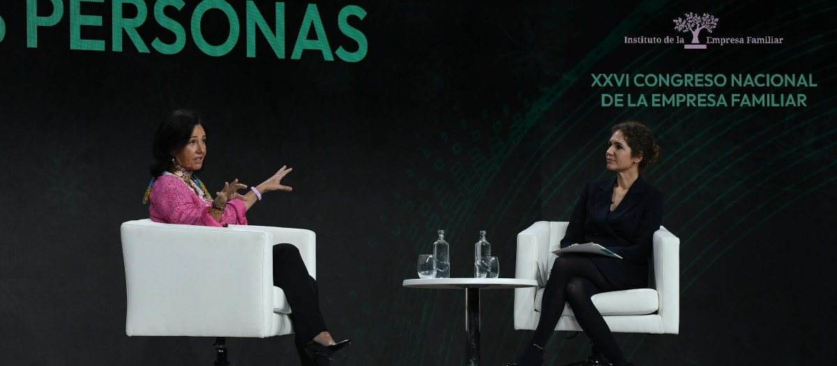 La presidenta del Santander, Ana Botín, junto a la vicepresidenta y CEO de Iberostar, Sabina Fluxá.