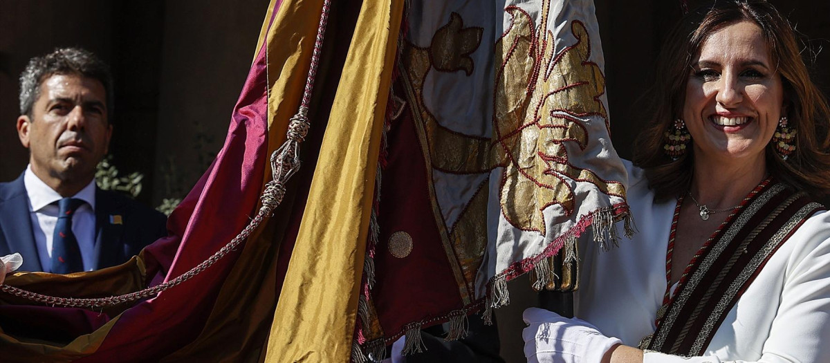 Mazón, durante la bajada de la Real Señera, el pasado 9 de octubre