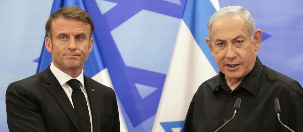 Israeli Prime Minister Benjamin Netanyahu (R) shakes hands with French President Emmanuel Macron (L) after their joint press conference in Jerusalem on October 24, 2023. Macron's visit comes more than two weeks after Hamas militants stormed into Israel from the Gaza Strip and killed at least 1,400 people, according to Israeli officials while Israel continues a relentless bombardment of the Gaza Strip and prepares for a ground offensive with more than 5,000 Palestinians, mainly civilians, killed so far across the Palestinian territory, according to the latest toll from the Hamas health ministry in Gaza. (Photo by Christophe Ena / POOL / AFP)