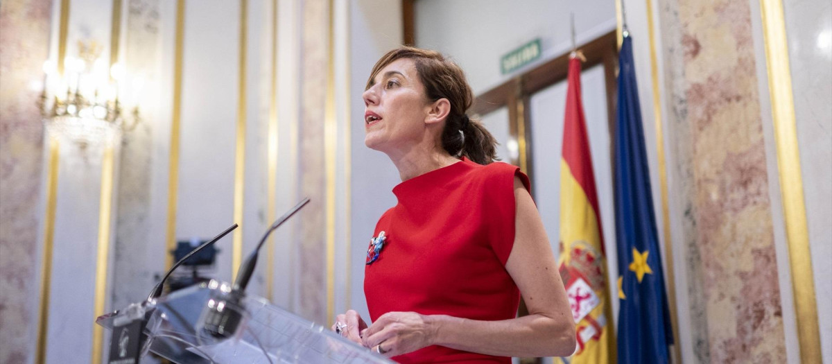 La portavoz de Sumar en el Congreso, Marta Lois, ofrece una rueda de prensa posterior a la primera sesión del debate de investidura del líder del PP, en el Congreso de los Diputados, a 26 de septiembre de 2023, en Madrid (España). El presidente del PP, Alberto Núñez Feijóo, se somete hoy a su debate de investidura en el Congreso, el primero en el que se escucharán discursos en lenguas cooficiales y se podrán usar pinganillos para recibir la traducción simultánea. Su candidatura se vota en 'primera vuelta' mañana miércoles, 27 de septiembre, cuando se activará la cuenta atrás por si hay nuevas elecciones. Los barones del PP han apoyado a Feijóo en su debate.
26 SEPTIEMBRE 2023;MADRID;RUEDAS DE PRENSA;PARTIDOS POLÍTICOS;CONGRESO DE LOS DIPUTADOS;DEBATE INVESTIDURA FEIJÓO
Alberto Ortega / Europa Press
26/9/2023