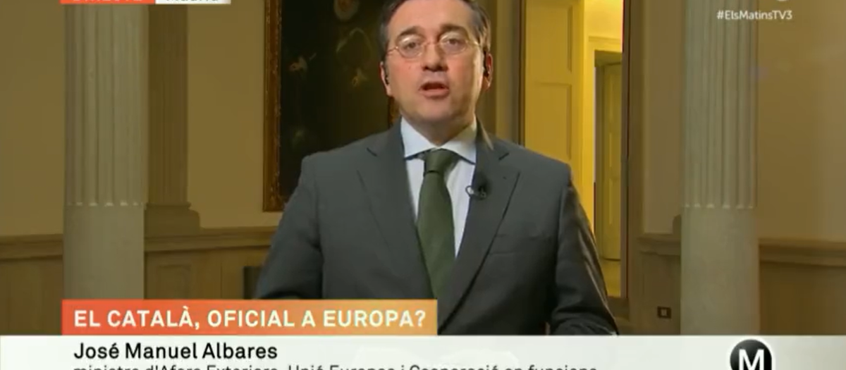 El ministro de Exteriores, José Manuel Albares, en una entrevista en TV3