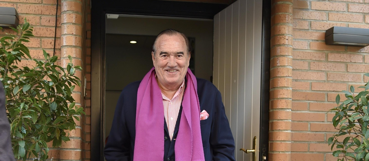 FERNANDO FERNANDEZ TAPIAS SALIENDO DE UN RESTAURANTE DE MADRID
15/04/2015
MADRID