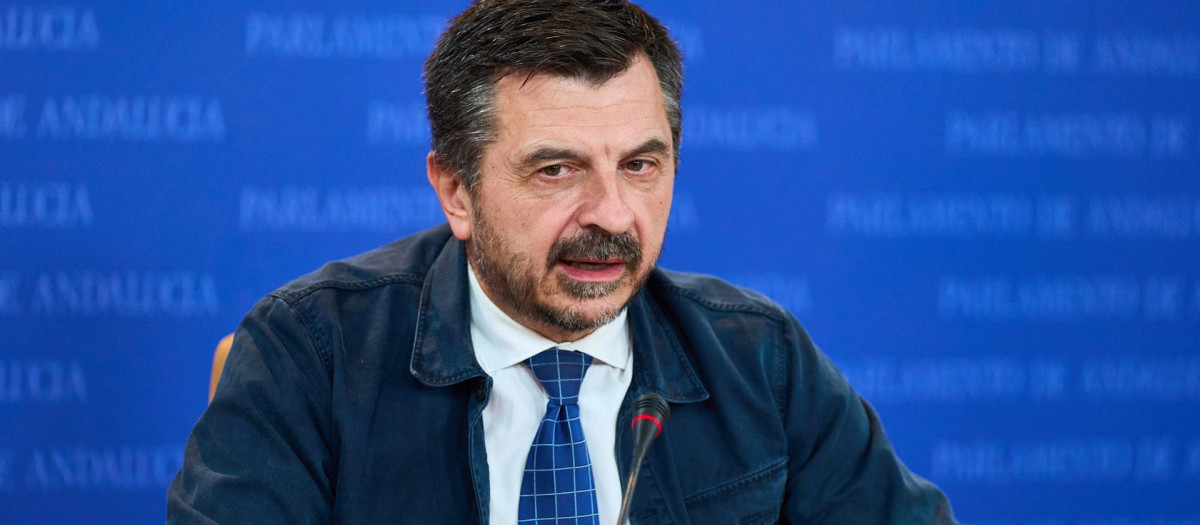 El portavoz parlamentario del PP andaluz, Toni Martín, este miércoles en rueda de prensa