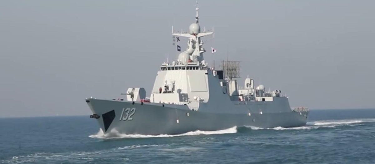 Un destructor del tipo 052D de la Marina china