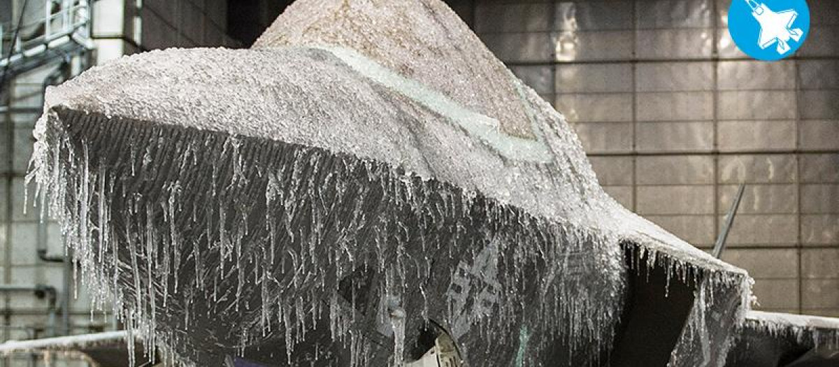 Espectacular imagen de un F-35 sometido a temperaturas extremas bajo cero