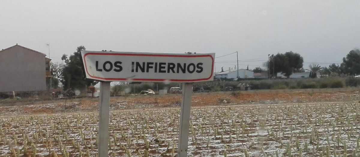 Cartel de entrada a Los Infiernos, en Murcia