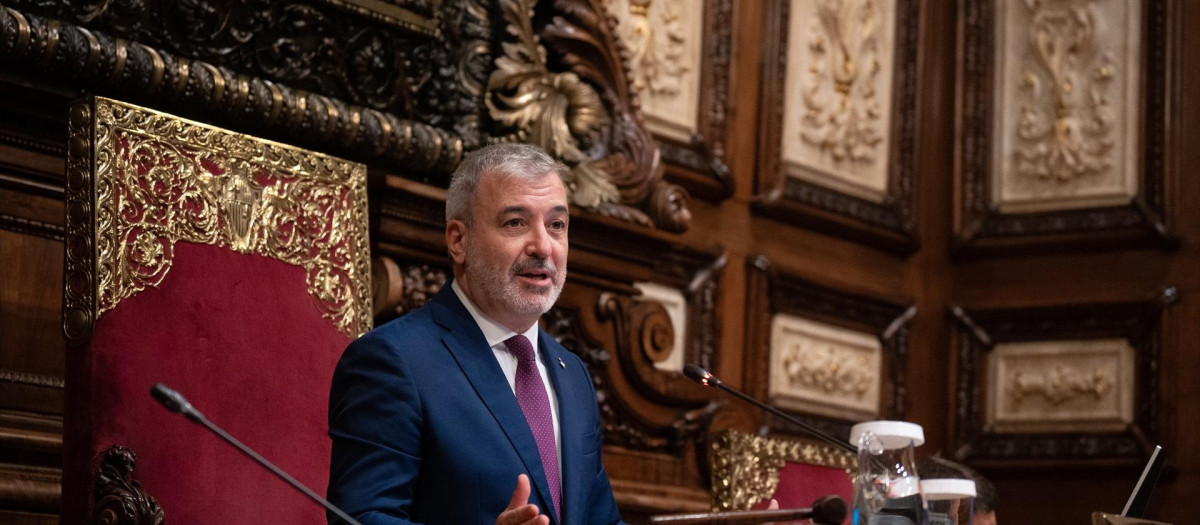 El alcalde de Barcelona, Jaume Collboni, durante un pleno extraordinario para designar a los representantes del Ayuntamiento de Barcelona, a 11 de julio de 2023, en Barcelona, Catalunya (España). El único punto del día del pleno extraordinario es la designación de los representantes del consistorio barcelonés en el Consejo Metropolitano del Àrea Metropolitana de Barcelona (AMB), un trámite que sirve para designar a 24 concejales como miembros del organismo metropolitano según su representatividad (7 por Junts, 6 por el PSC, 5 por BComú, 3 por ERC, 2 por el PP y 1 por Vox). Hasta el día de hoy, el nuevo plenario solo había celebrado una sesión, el de la constitución e investidura del nuevo alcalde.
11 JULIO 2023;PLENO;AYUNTAMIENTO;BARCELONA;PLENO
David Zorrakino / Europa Press
(Foto de ARCHIVO)
11/7/2023