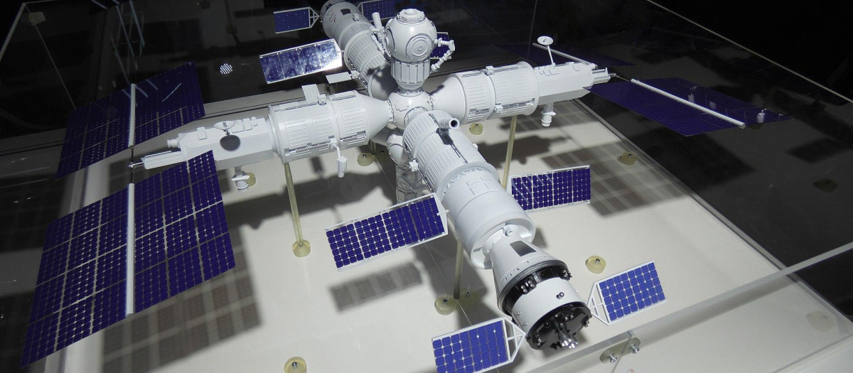 Maqueta de la Estación de Servicio Orbital Rusa (ROSS)