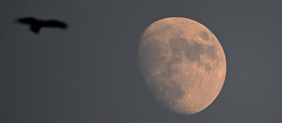 Imagen del satélite desde la Tierra