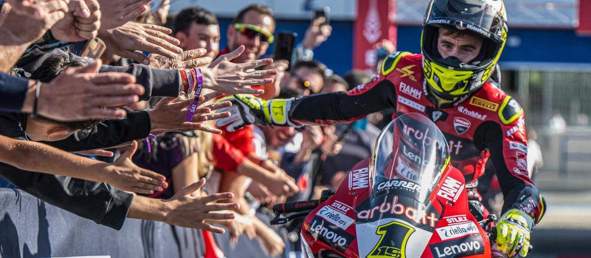 Álvaro Bautista se ha proclamado campeón del mundo de Superbikes