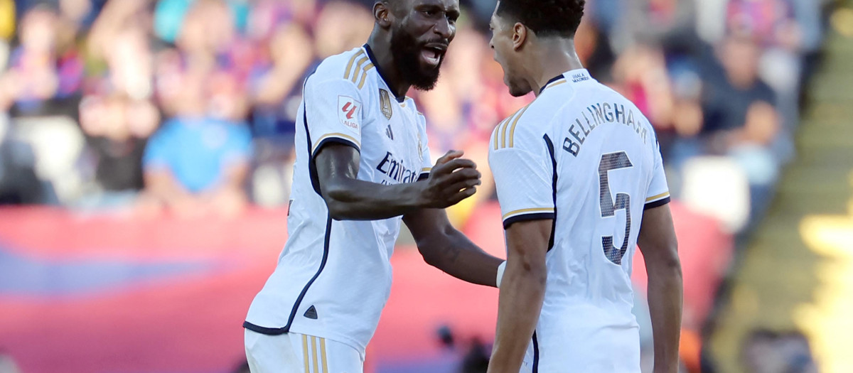 Rüdiger, con Bellingham, en uno de los goles del Real Madrid en Barcelona