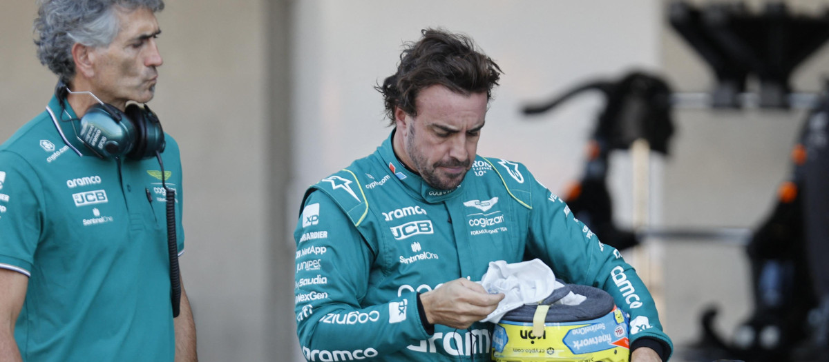 Fernando Alonso, cabizbajo, tras una nueva desilusión en la carrera en México