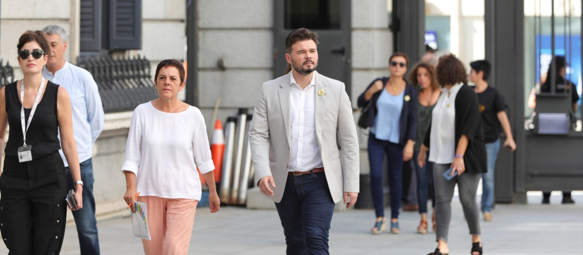 Los portavoces de Bildu, Mertxe Aizpurua, y de ERC, Gabriel Rufián, en el Congreso de los Diputados