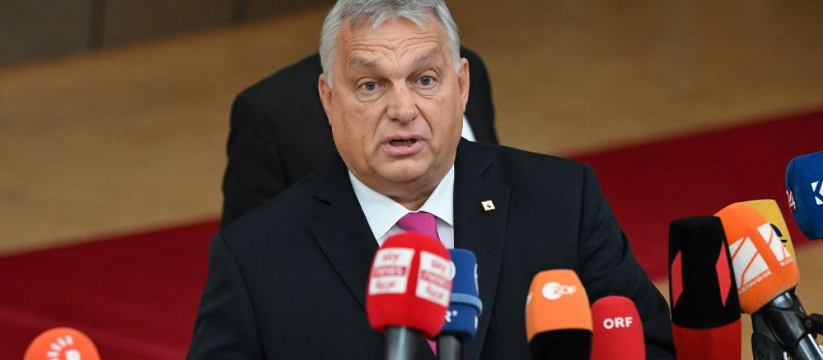 El primer ministro húngaro Viktor Orban atiende a los periodistas momentos antes del Consejo Europeo