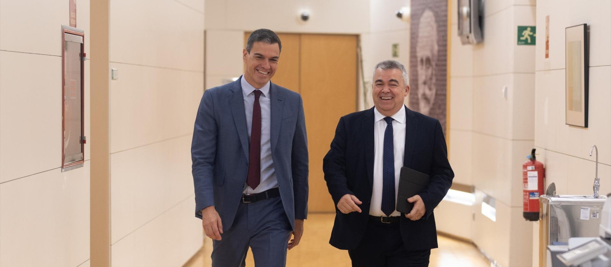 El candidato socialista, Pedro Sánchez, con el secretario de Organización del PSOE, Santos Cerdán