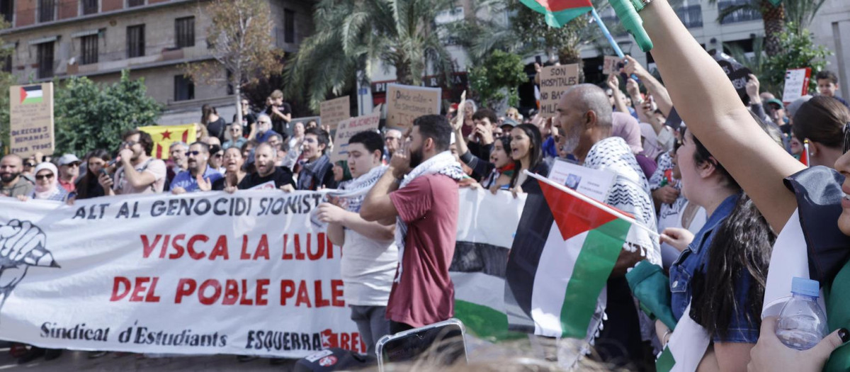 Marcha contra Israel en Valencia, con banderas palestinas e independentistas catalanas
