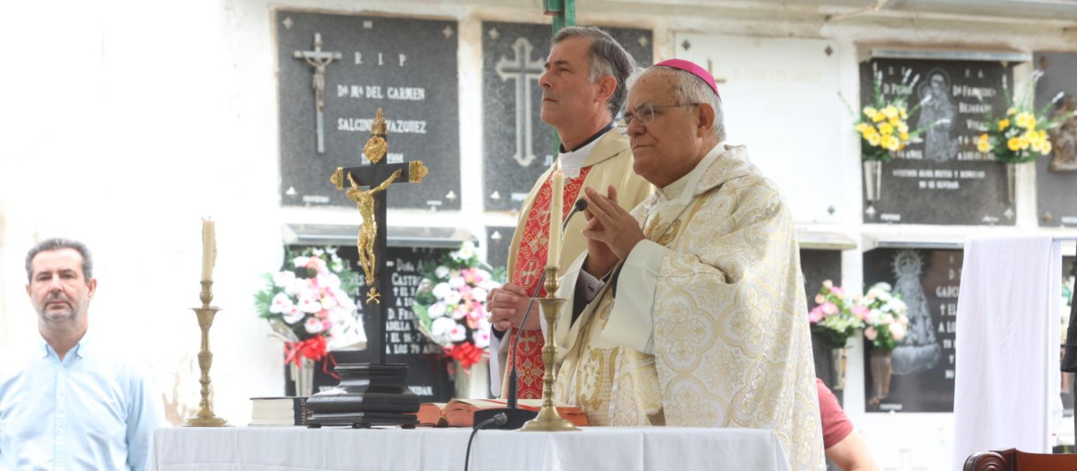 Día de Todos los Santos en los cementerio de San Rafael