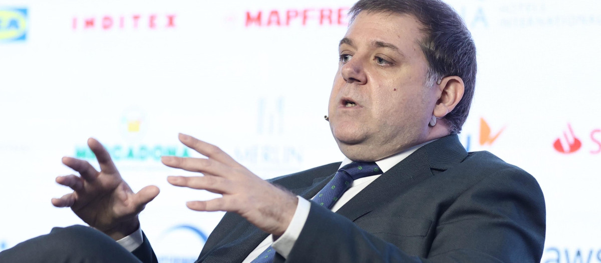 El presidente de Correos, Juan Manuel Serrano