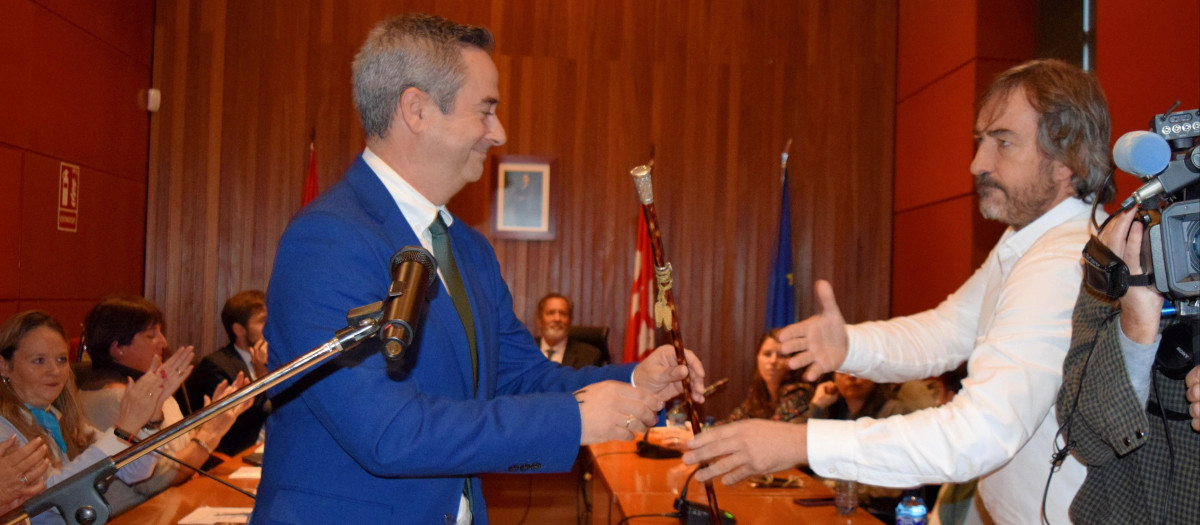 El antiguo alcalde y el nuevo alcalde de Torrelaguna