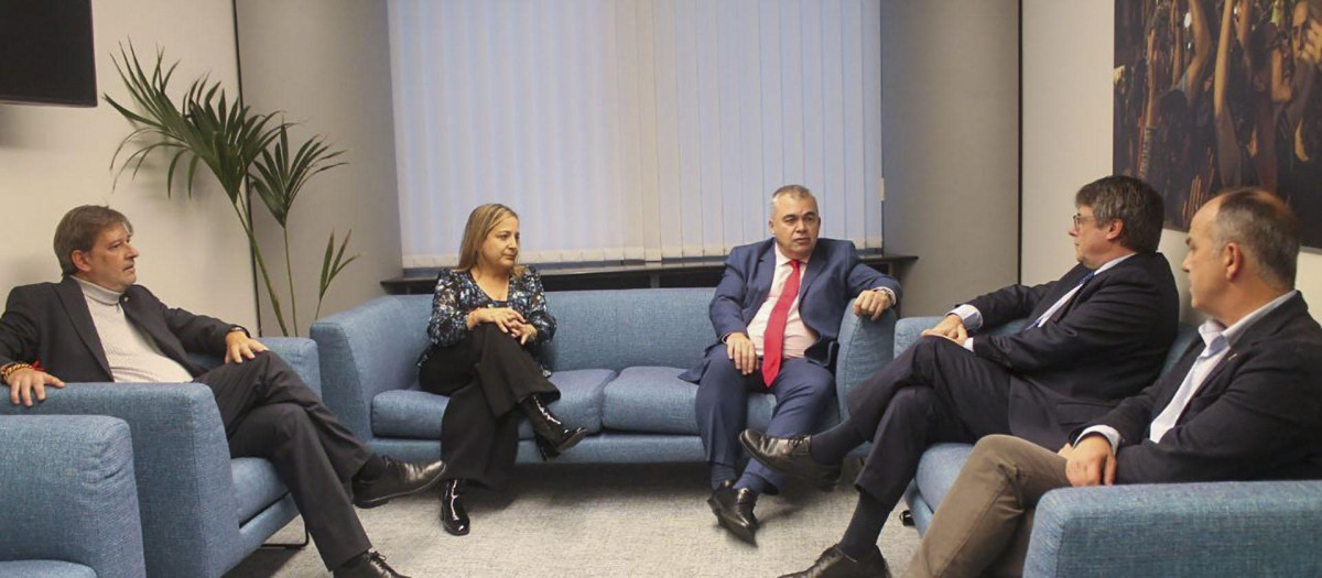 Carles Puigdemont y Santos Cerdán en la reunión del pasado lunes en el Parlamento Europeo