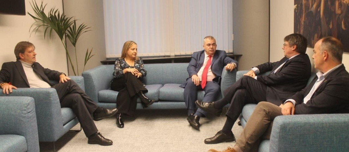 Reunión entre Santos Cerdán y Puigdemont