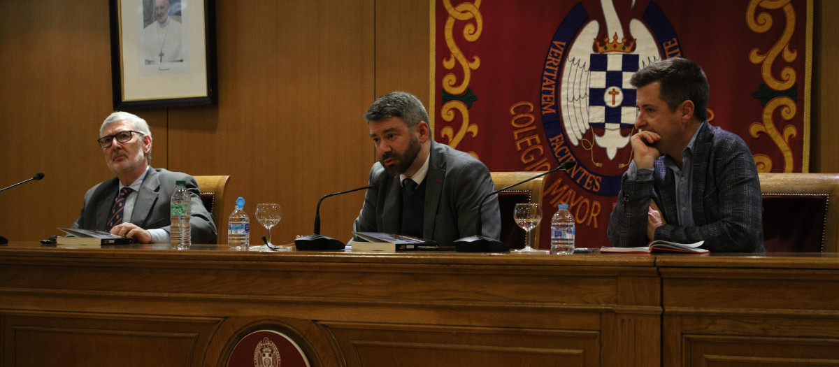 Elio Gallego, Alejandro Rodríguez de la Peña y David Cerdá, en la presentación del libro 'Iniquidad'