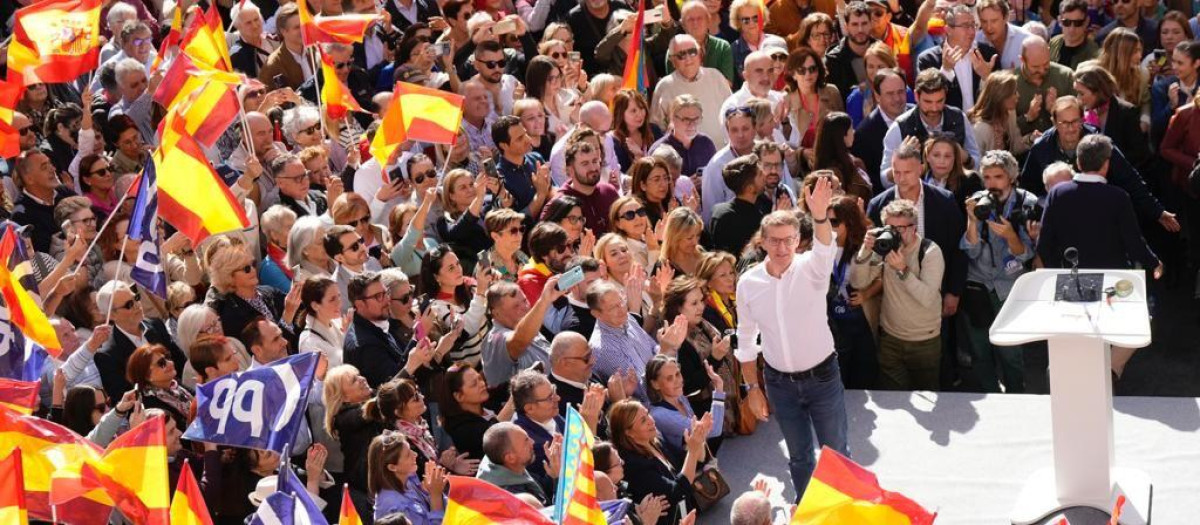 Vista desde arriba de la intervención de Feijóo en Valencia
