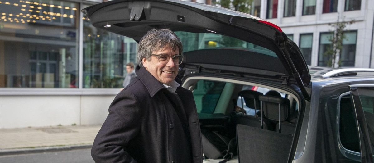 El expresidente de la Generalitat Carles Puigdemont a su salida del Parlamento Europeo, en Bruselas (Bélgica). El secretario de Organización del PSOE, Santos Cerdán, ha retomado este viernes la negociación en Bruselas con el expresidente de la Generalitat y eurodiputado de Junts, Carles Puigdemont, para intentar cerrar un acuerdo que asegure la investidura de Pedro Sánchez. Sin embargo, el encuentro ha terminado sin lograr un acuerdo sobre el alcance de la ley de amnistía, han informado fuentes consultadas por Europa Press. Las negociaciones se complicaron y encallaron ayer  por el "alcance y las casuísticas" que debería tener la ley de amnistía, según las fuentes consultadas.
03 NOVIEMBRE 2023;PUIGDEMONT;AMNISTIA;PSOE;AMNISTIA;ACUERDO
Europa Press / Europa Press
03/11/2023