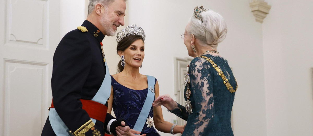 Los Reyes de España, Felipe y Letizia, recibidos por la Reina Margarita II de Dinamarca