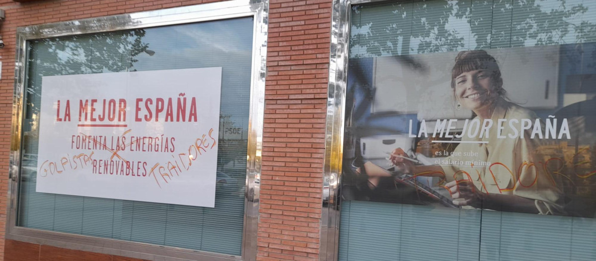 Pintadas en la sede del PSOE de Granada