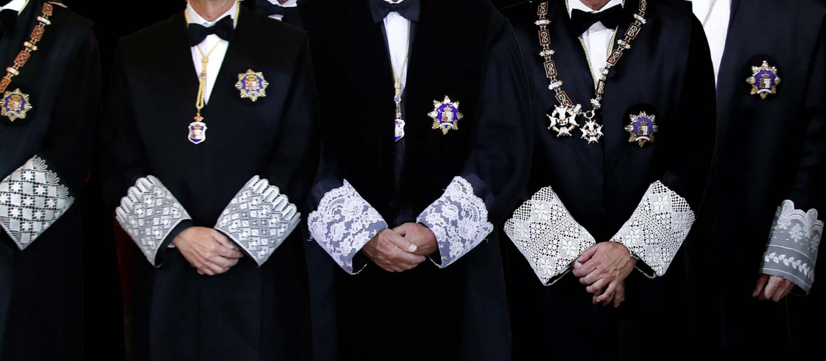 Detalle de las togas de los miembros de la Carrera Fiscal