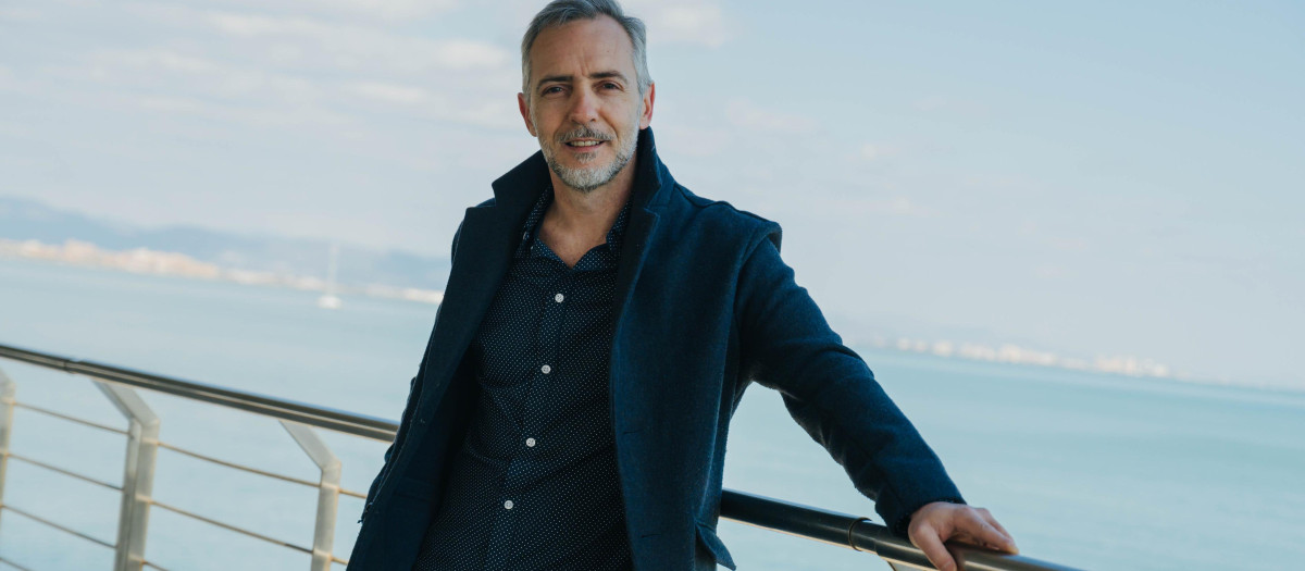 El escritor Javier Alandres