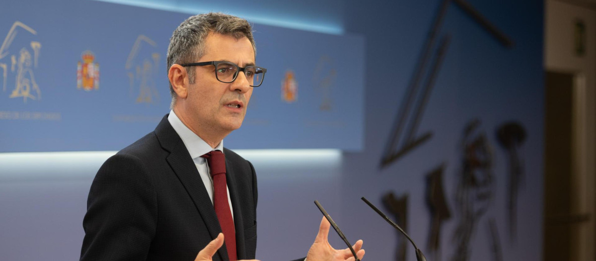 El ministro de la Presidencia, Félix Bolaños, explica en rueda de prensa en el Congreso de los Diputados los pormenores de la ley de amnistía que el PSOE ha registrado este lunes en la Cámara Baja en solitario, sin las firmas de sus socios de investidura: Sumar, Junts, ERC, EH Bildu, PNV y BNG. EFE/Fernando Villar