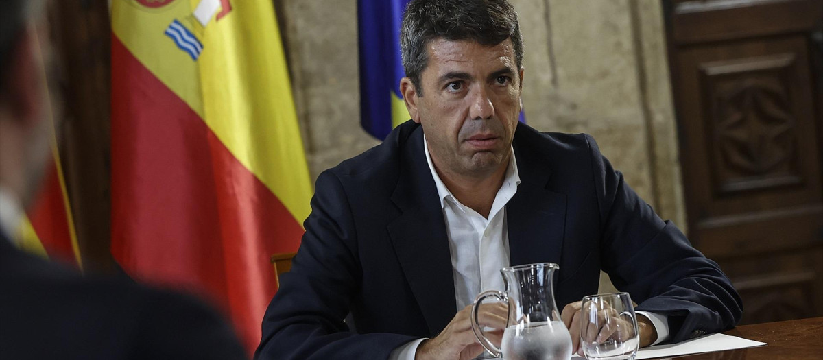 Carlos Mazón, en una reunión con presidentes de las diputaciones y alcaldes de las principales ciudades de la región