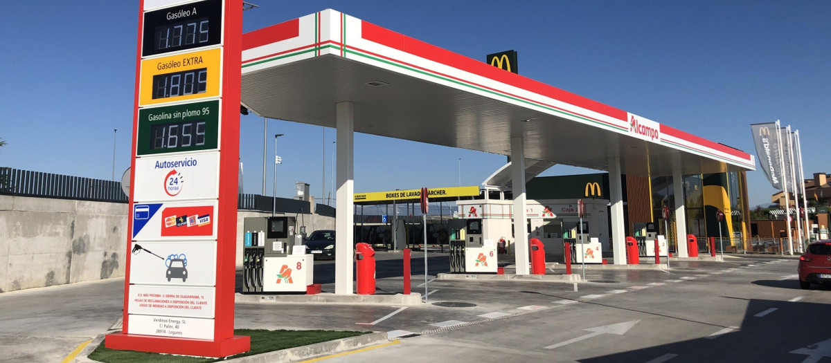Las gasolineras de hipermercado también se integran dentro de las conocidas como los cost