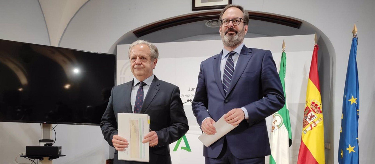 Salvador Fuentes y Adolfo Molina presentan las actuaciones para llevar de nuevo agua potable a los grifos del Norte de la provincia.