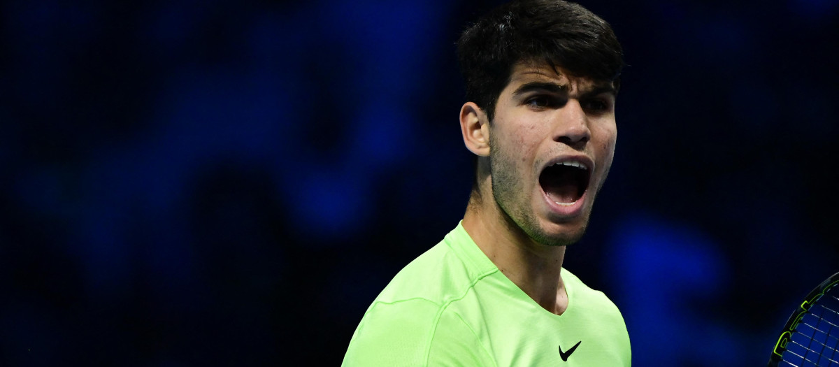 Carlos Alcaraz ha ganado con facilidad a Rublev en su segundo partido de la Copa de Maestros