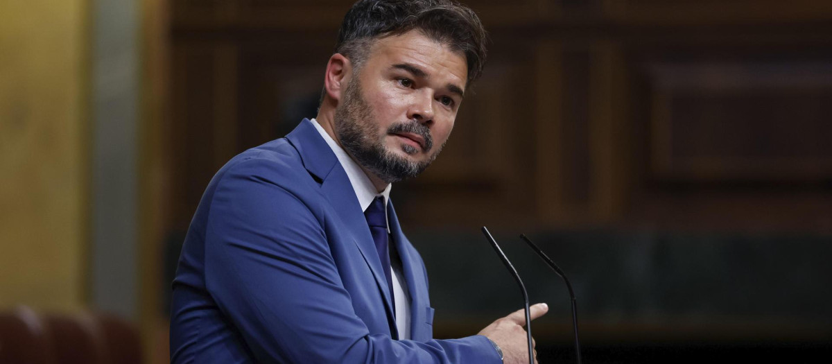 MADRID, 15/11/2023.- El portavoz de ERC en el Congreso, Gabriel Rufián, interviene durante el primer día del debate de investidura del presidente del Gobierno en funciones, Pedro Sánchez, este miércoles en el Congreso de los Diputados en Madrid. EFE/ Daniel González