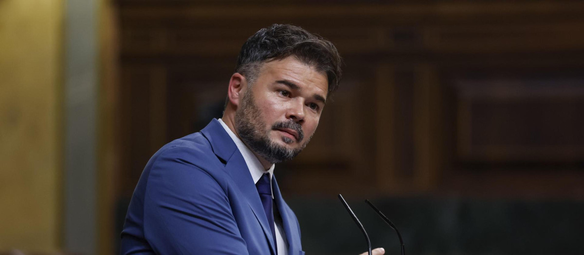 MADRID, 15/11/2023.- El portavoz de ERC en el Congreso, Gabriel Rufián, interviene durante el primer día del debate de investidura del presidente del Gobierno en funciones, Pedro Sánchez, este miércoles en el Congreso de los Diputados en Madrid. EFE/ Daniel González