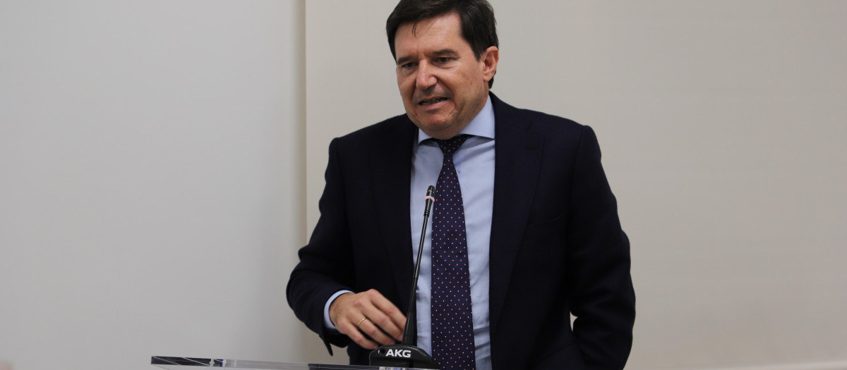 Enrique García-Máiquez, tras recoger el I Premio de Ensayo 'Sapientia Cordis' de CEU Ediciones