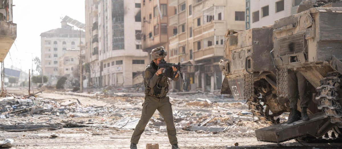 Un militar israelí en la Franja de Gaza