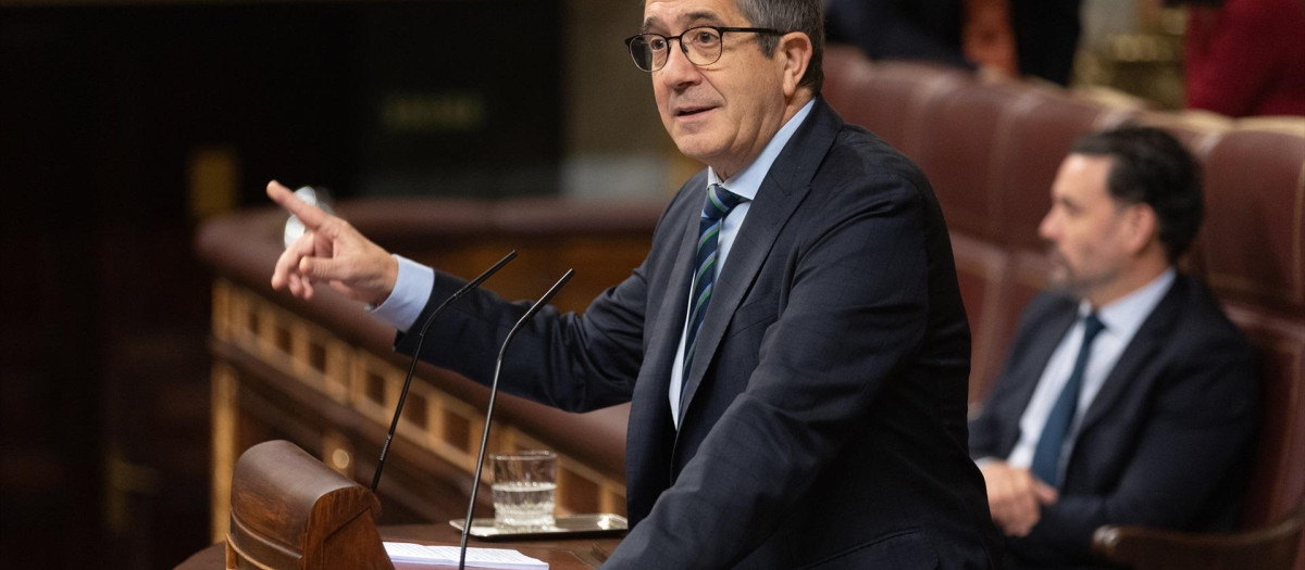 El portavoz del PSOE en el Congreso, Patxi López, interviene durante la segunda sesión del debate de investidura de Pedro Sánchez como presidente de Gobierno, en el Congreso de los Diputados, a 16 de noviembre de 2023, en Madrid (España). El Salón de Plenos del Congreso acoge desde ayer, 15 de noviembre, el debate de investidura del presidente del Gobierno en funciones, Pedro Sánchez. El secretario general del PSOE tiene el apoyo de 179 diputados de los 350 del Congreso. Está previsto que hoy votarán a favor de que el líder socialista sea presidente del Gobierno tras exponer su programa, PSOE, Sumar, ERC, Junts, EH Bildu, PNV, BNG y Coalición Canaria frente a los 171 en contra de PP, Vox y UPN. El acto se celebra en un momento de tensión por las concentraciones en la sede del PSOE en Ferraz y protestas en contra de la ley de amnistía registrada por los socialistas que beneficia a los implicados del 'procés'.
16 NOVIEMBRE 2023;CONGRESO;SANCHEZ;SEGUNDA SESIÓN;INVESTIDURA
Eduardo Parra / Europa Press
16/11/2023
