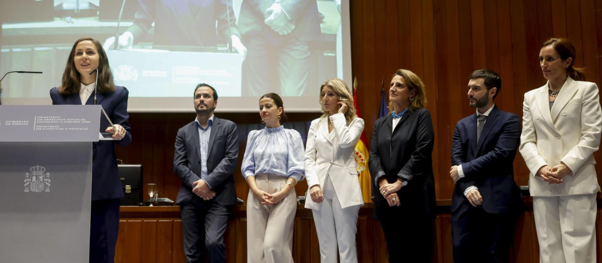 La ministra saliente de Derechos Sociales, Ione Belarra, durante el traspaso de poderes de su Ministerio