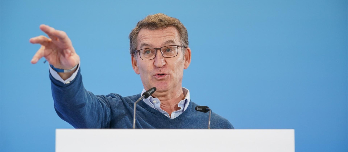 El presidente del Partido Popular, Alberto Núñez Feijóo, interviene durante un Congreso territorial extraordinario del PP vasco para elegir a su nuevo presidente, en el Palacio Europa, a 4 de noviembre de 2023, en Vitoria-Gasteiz, Álava, País Vasco (España). Javier de Andrés se ha proclamado como nuevo presidente del PP vasco, en sustitución de Carlos Iturgaiz, durante el XVI Congreso de los populares de Euskadi. El acto se ha celebrado bajo el lema ‘Mirando al futuro/Aurrera Begira’. Javier de Andrés también será el candidato a Lehendakari en las próximas elecciones autonómicas de 2024.
04 NOVIEMBRE 2023;PP;EUSKADI;PRESIDENTE;PARTIDO POPULAR;CONGRESO
Iñaki Berasaluce / Europa Press
04/11/2023