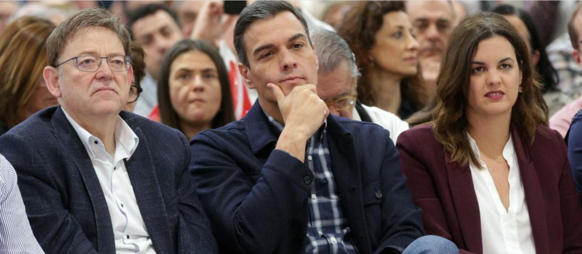 El presidente del Gobierno, Pedro Sánchez, con Ximo Puig y Sandra Gómez en un acto del PSOE en Valencia