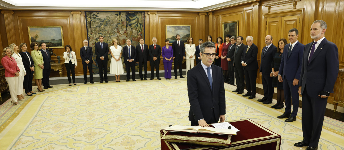 El Rey, ante la promesa del ministro Félix Bolaños, auténtico número dos del Gobierno