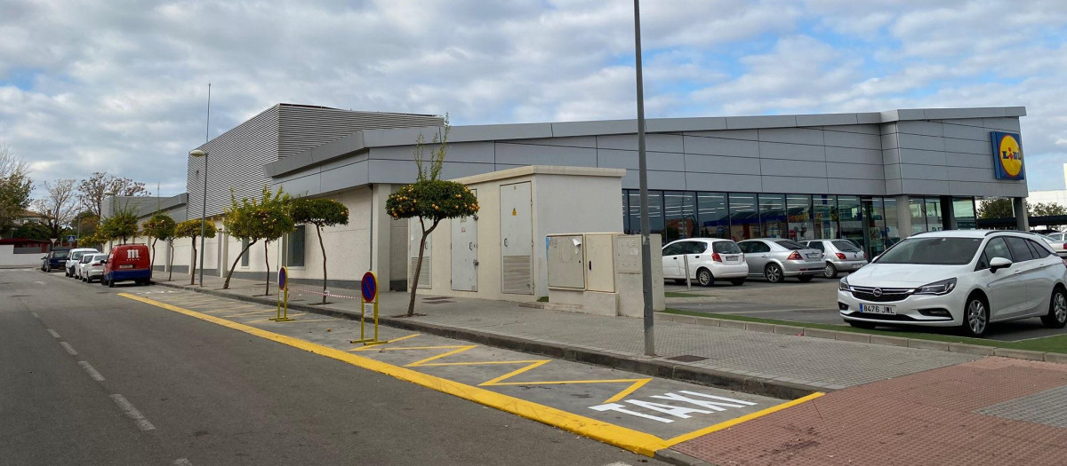 Parada de taxi en la calle Fernán Núñez de Puente Genil